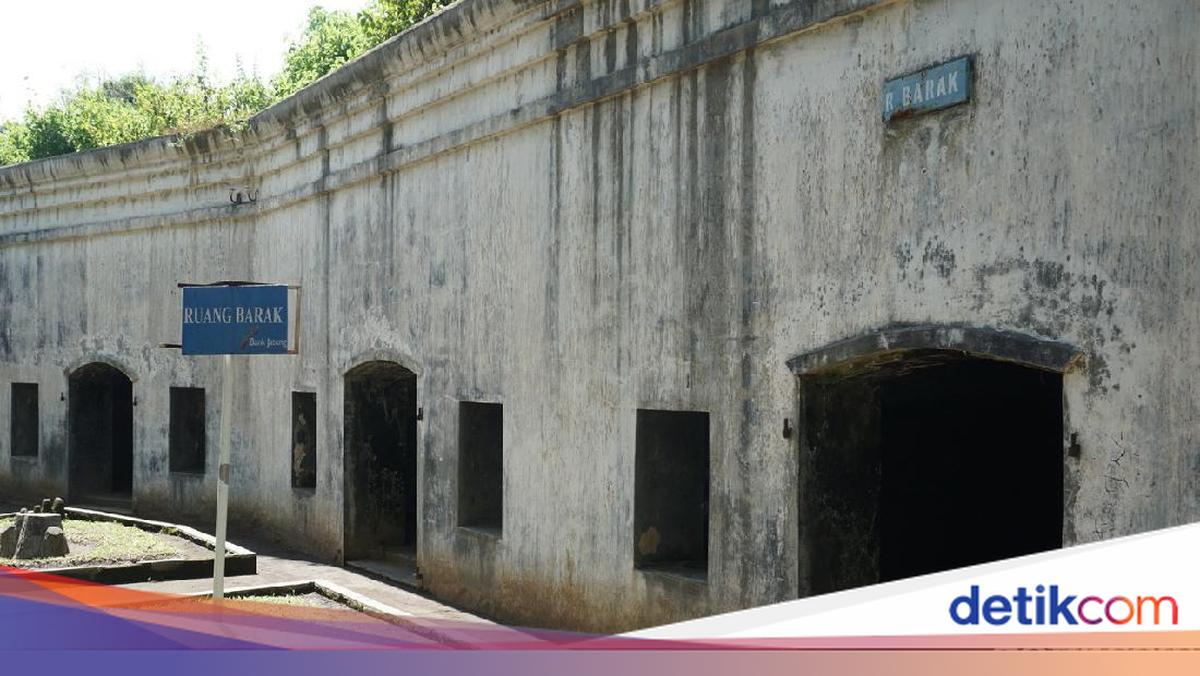 Pantai Karang Bandung: Senja yang Memikat di Jantung Cilacap